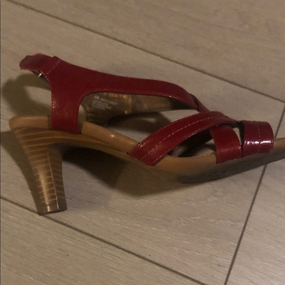 AEROSOLES Women's Burgundy Sandals - Picture 4 of 6